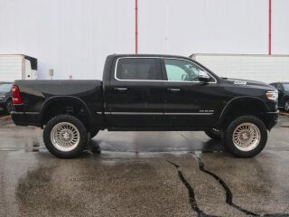 Ram 1500 Limited Crew Cab Lifted 5.7 V8 Hemi 395hp
