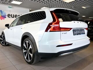 Volvo V60 Cross Country AWD LUXURY+ B&W ULTIMATE BRIGHT  2.0 B5 Kers mild Hybrid 184kW