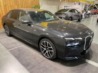BMW 740 xDrive M-Sportpakett 3.0 210kW