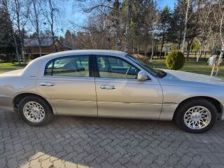 Lincoln Town Car 4.6 154kW