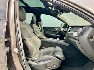 Volvo XC60 AWD R-Design Mild Hybrid 2.0 B4 145kW