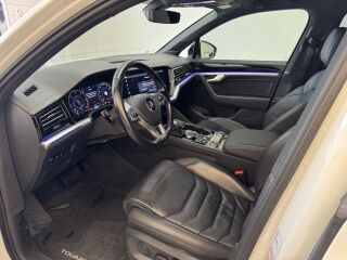 Volkswagen Touareg R-line 3.0 V6 170kW