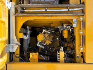 CAT / Caterpillar 330 FL 178kW