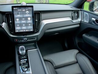 Volvo XC60 MY26 Facelift Ultra Black Fullopt 2.0 B5 AWD MHEV Kerghübriid 184кВ