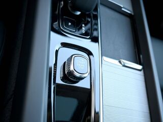 Volvo XC60 AWD H&K ULTIMATE BRIGHT XENIUM INTELLI MY25 2.0 T6 Plug-in LONG RANGE 293kW