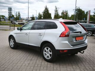 Volvo XC60 MOMENTUM 2.4 120kW