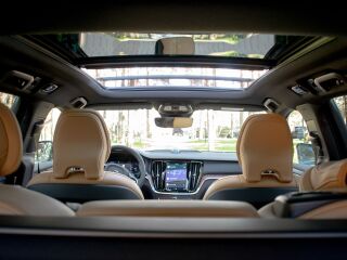 Volvo V60 Cross Country MY24 ULTIMATE BRIGHT Xenium Full 2.0 B4 MHEV Kerghübriid Polestar 145кВ