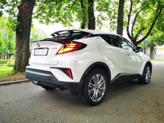 Toyota C-HR Luxury Plus NAVI Crossover FL Hybrid FWD 1.8 Dynamic Force Elekter 37 kW + 72kW