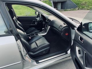 Subaru Legacy Luxury 4x4 3.0 180кВ
