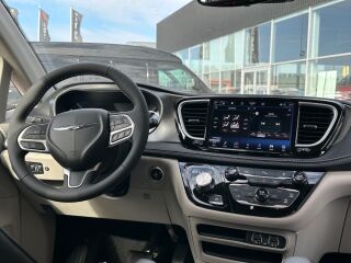 Chrysler Pacifica Select NEW 3.6 V6 Pentastar 162kW