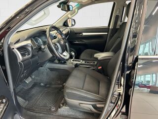 Toyota Hilux Legend 2.8 150кВ