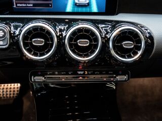 Mercedes-Benz A 180 AMG Line 1.3 100кВ