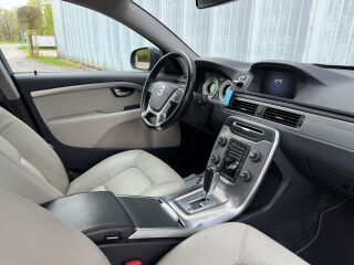 Volvo V70 Facelift Momentum 2.0 R5 D3 120kW