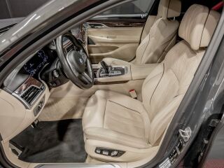 BMW 750 xDrive M-Sportpakett 4.4 390kW
