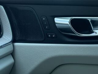 Volvo XC60 AWD Inscription Recharge Plug-In Hybrid 2.0 T8 223кВ