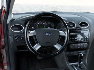 Ford Focus Ghia 2.0 107kW