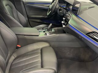 BMW 530 D xDRIVE Touring M-Sportpakett 3.0 210kW