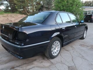 BMW 740