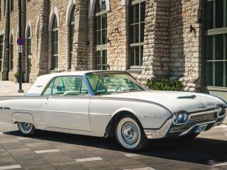 Ford Thunderbird 6.4 V8 221kW