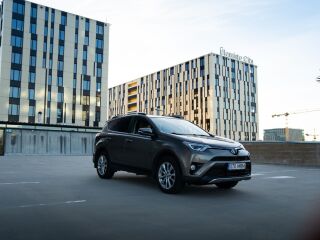 Toyota RAV4 Premium 2.5 114кВ