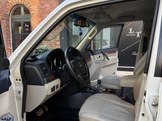Mitsubishi Pajero Rockford DESIGN 3.2 147kW