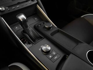 Lexus IS 300h 2.5 133kW