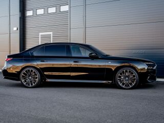 BMW 740 d xDrive M-Sportpakett 3.0 R6 210кВ