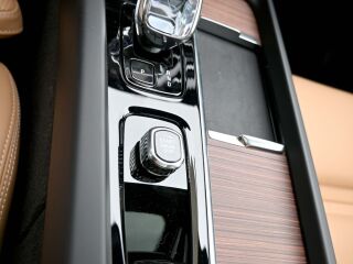 Volvo XC60 AWD B&W ULTIMATE DARK XENIUM INTELLI PRO FULL 2.0 T8 Plug-in LONG RANGE 335kW