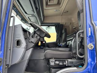 Scania P320 4x2 + FASSI F165A.0.23 + Drop side Platform + 235kW