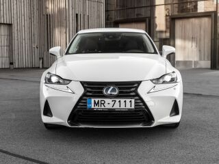 Lexus IS 300h 2.5 133kW
