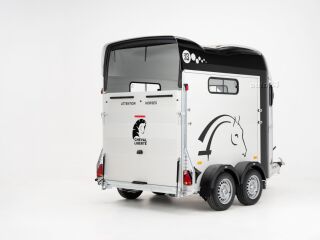 Cheval Liberte Gold 3+SADULARUUM BLACK EDITION