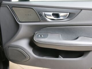 Volvo S60 AWD ULTIMATE DARK INTELLI SAFE PRO 2.0 B5 KERS Mild Hybrid 184кВ