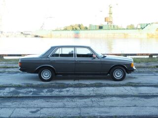 Mercedes-Benz 230 E 2.3 R4 100kW
