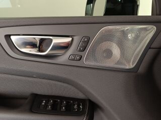 Volvo XC60 AWD R-Design B4 KERS 2.0 145кВ