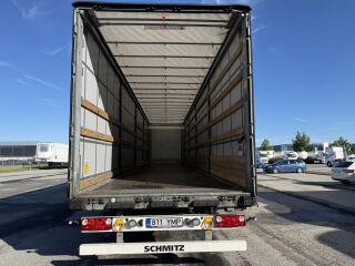 Schmitz Semitrailer Curtainsider Standard