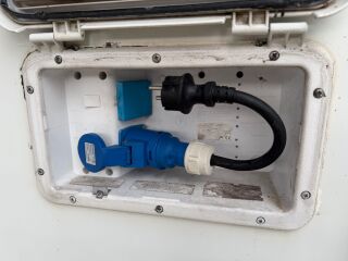 Iveco 50C13 Matkaelamu 2.8 92кВ