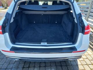 Mercedes-Benz E 220 2.0 143kW