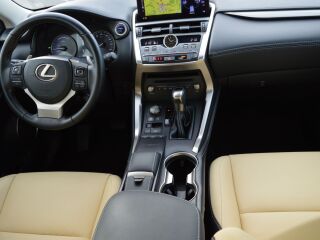 Lexus NX 300h 2.5 114kW