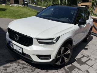 Volvo XC40 R-DESIGN INTELLI SAFE PRO GEARTRONIC RECHARGE 1.5 T5 Twin-Engine PLUG-IN-HYBRID 60 + 132kW