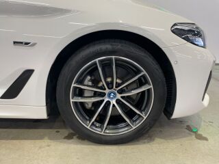 BMW 530 E XDRIVE 135кВ