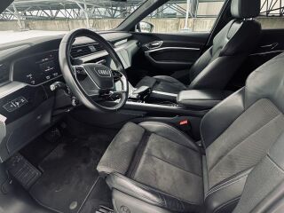 Audi e-tron 55 quatrro S-line 300kW 158kW