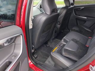 Volvo XC60 R-DESIGN LINE AWD 2.4 D5 140kW