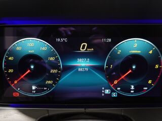 Mercedes-Benz E 220 2.0 143kW