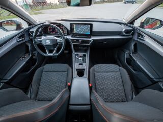SEAT Leon Plug In Hybrid  FR-Package  Desire Red 150kW