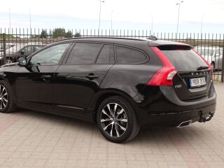 Volvo V60 MOMENTUM 2.0 R4 140kW