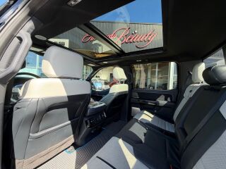 Ford F-150 Lightning Platinum Extended Range SuperCrew