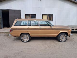 Jeep Wagoneer Limited 5.9 V8
