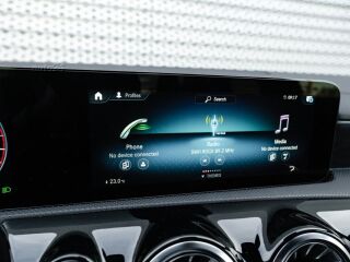 Mercedes-Benz CLA 180 180 AMG line 1.3 100kW