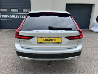 Volvo V90 Cross Country Inscription Facelift AWD MY22 2.0 B5 KERS MILD Kerghübriid 183kW