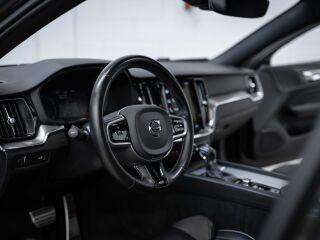 Volvo V60 R-Design 2.0 D4 140кВ